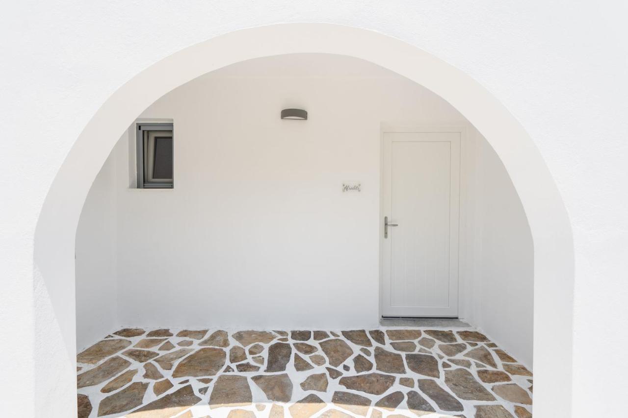 Celestial Seaview Apartments - Afroditi Naxos City ภายนอก รูปภาพ
