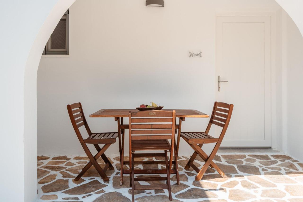 Celestial Seaview Apartments - Afroditi Naxos City ภายนอก รูปภาพ